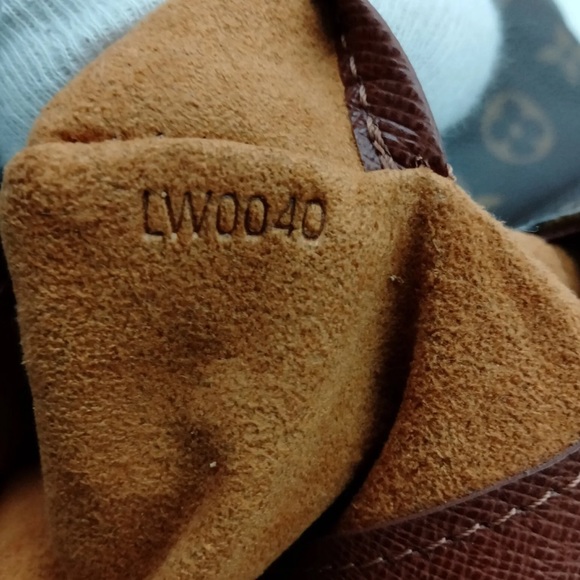 Louis Vuitton LV Shoulder Bag  Musette Tango short shoulder Monogram - Picture 6 of 9